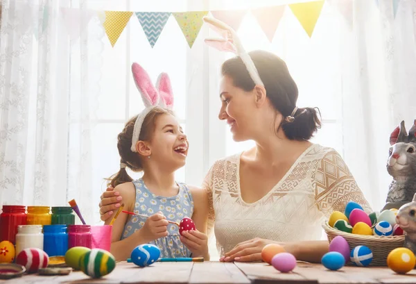 Family preparing for Easter — Stock Photo, Image
