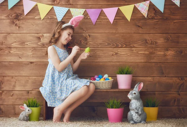 Dziewczyna sobie uszy królika — Zdjęcie stockowe