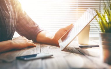 dizüstü bilgisayar için arayan kişi