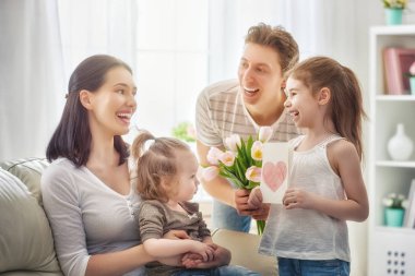 Anne baba ile kızı tebrik