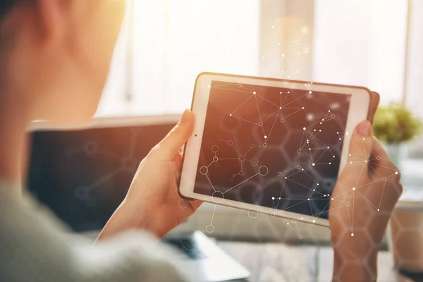 Woman is working on tablet — Stock Photo, Image