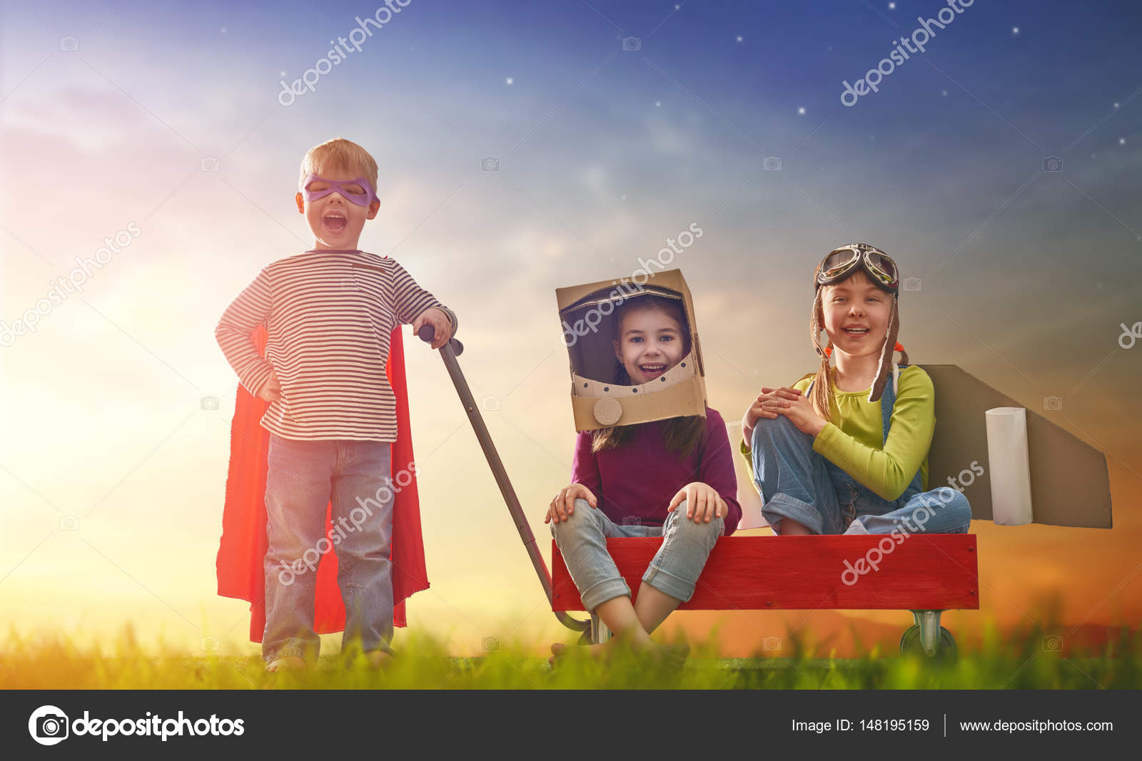 Amigos Juegos Al Aire Libre Fotografia De Stock C Choreograph 148195159 Depositphotos