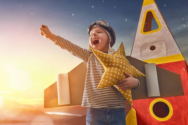 Child in astronaut costume — Stock Photo, Image