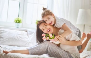 Anne kızı kutladı