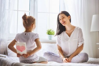 Anne kızı kutladı