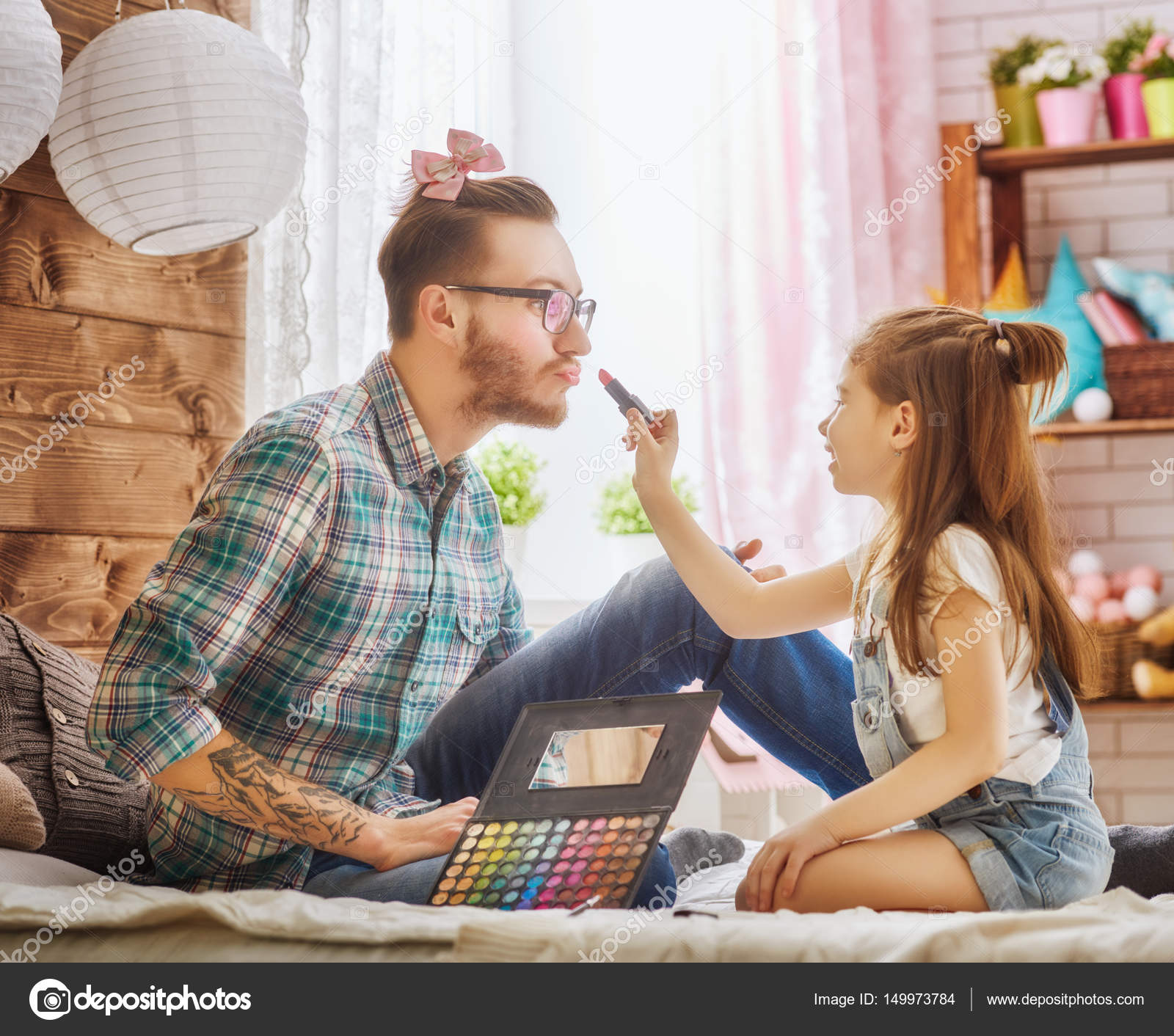 Father and daughter play — Stock Photo © choreograph 149973784
