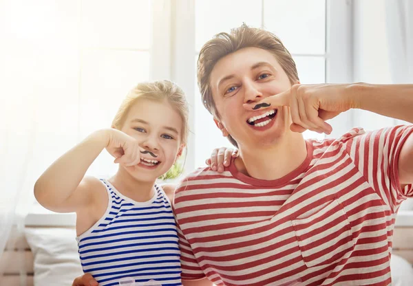 Father and daughter play — Stock Photo, Image
