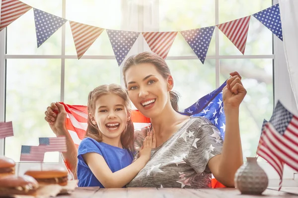 Hazafias ünnep. Boldog család — Stock Fotó
