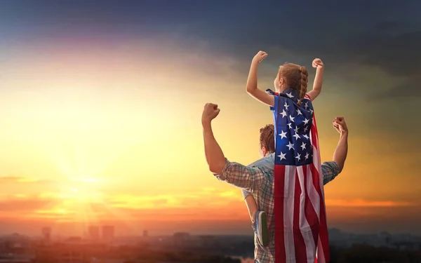 Patriotic holiday. Happy family — Stock Photo, Image