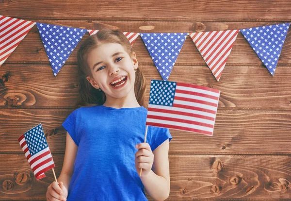 Ragazza con bandiera americana — Foto Stock