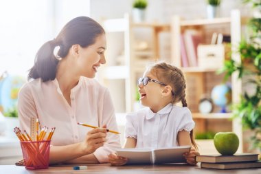 Anne ve kızı yazmak öğrenme