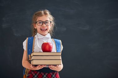 Çocuk sınıfta öğrenme