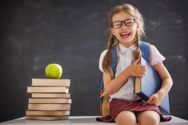 Çocuk sınıfta öğrenme