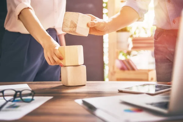 Teamwerk in office — Stockfoto