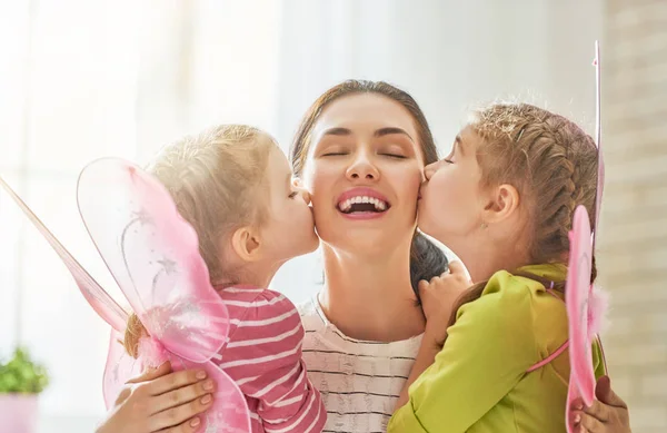 Madre y sus hijas — Foto de Stock