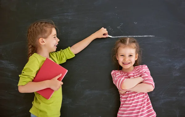 Zusters spelen samen — Stockfoto