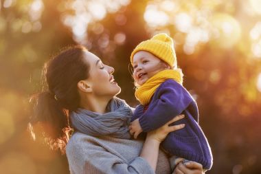 Aile sonbahar yürüyüş