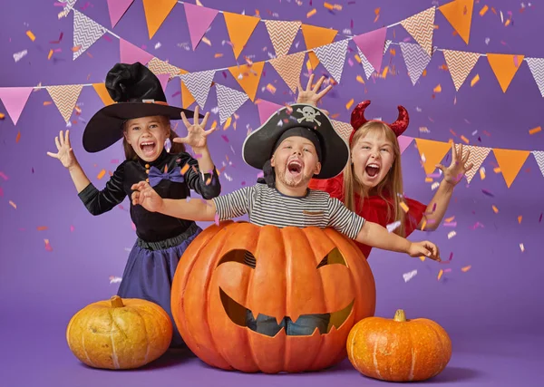 Barn på halloween — Stockfoto