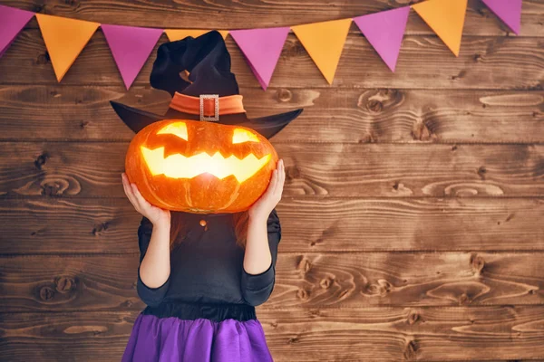 Enfant en costume de sorcière — Photo