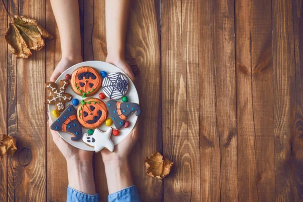 Famiglia che si prepara per Halloween. — Foto Stock