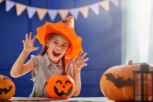 Girl with pumpkin — Stock Photo, Image