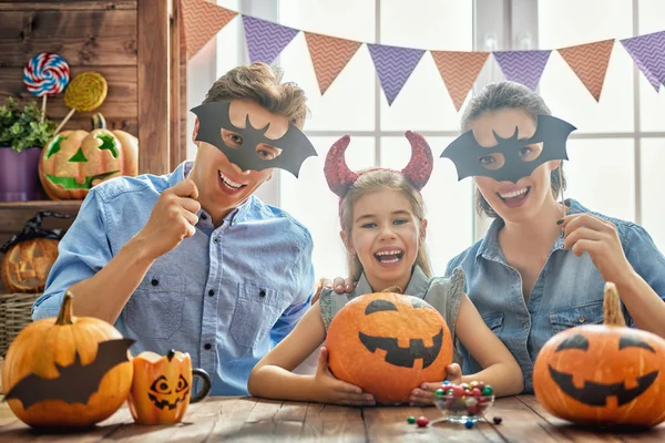 Family preparing for Halloween. — Stock Photo, Image