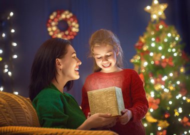 Aile ile sihirli hediye kutusu