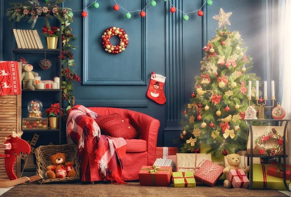 Quarto decorado para o Natal — Fotografia de Stock