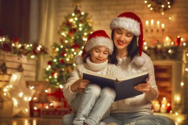 Annesi bir kitap okuma