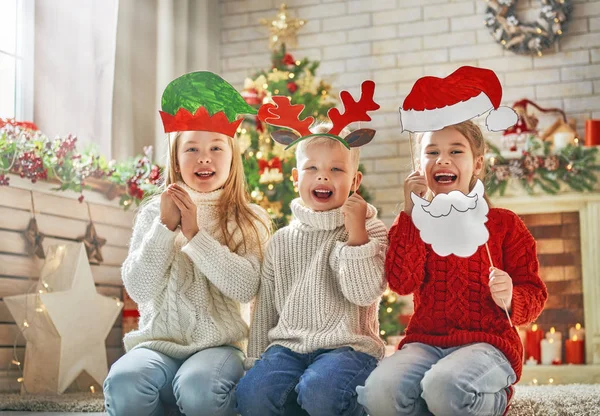 Дети на Рождество — стоковое фото
