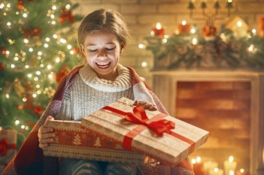 mevcut hediye kutusu ile kız