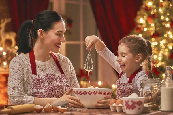 Μαγείρεμα cookies Χριστούγεννα — Φωτογραφία Αρχείου