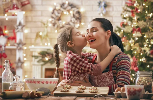 Μαγείρεμα cookies Χριστούγεννα — Φωτογραφία Αρχείου