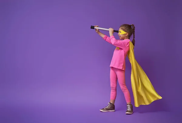 Niño está jugando superhéroe — Foto de Stock