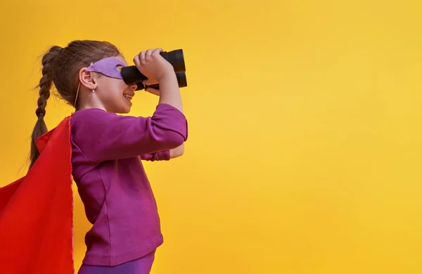 Niño está jugando superhéroe — Foto de Stock