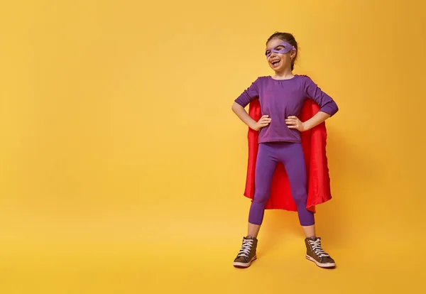 Niño está jugando superhéroe — Foto de Stock