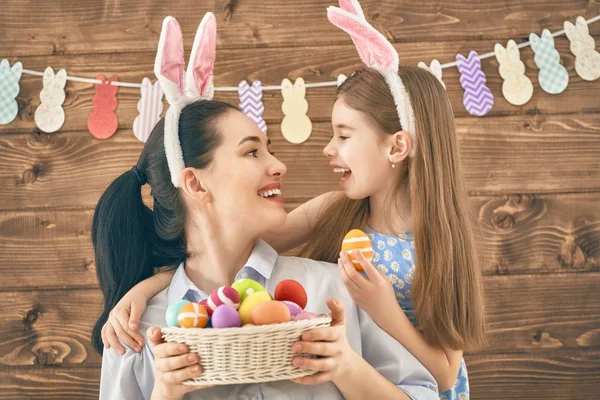 Família se preparando para a Páscoa — Fotografia de Stock