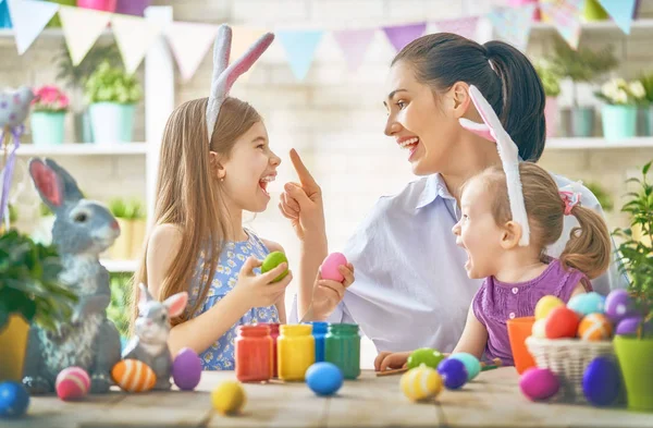 Aile Paskalya için hazırlanıyor