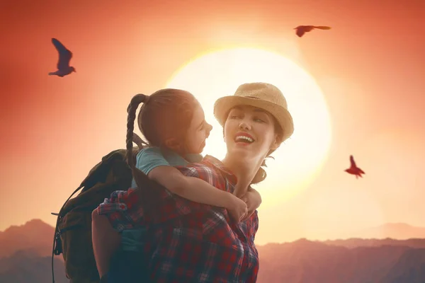 Mother and child enjoying journey. — Stock Photo, Image