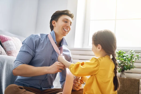 Girl tying tie for daddy — Stock Photo, Image