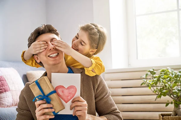 Daughter congratulating dad — Stock Photo, Image