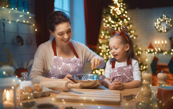 Koken kerstkoekjes — Stockfoto