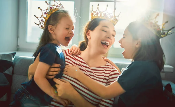 Família amorosa feliz . — Fotografia de Stock