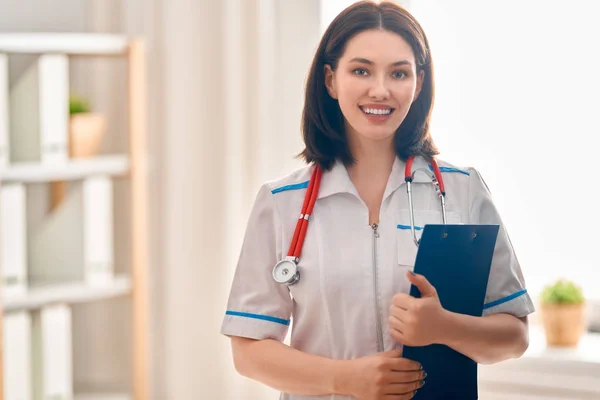 Retrato del joven médico — Foto de Stock