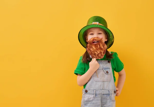 Girl in leprechaun hat — 스톡 사진