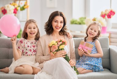 Anneler Günün kutlu olsun.! 