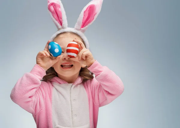 Lindo Niño Pequeño Con Orejas Conejo Día Pascua Chica Con — Foto de Stock