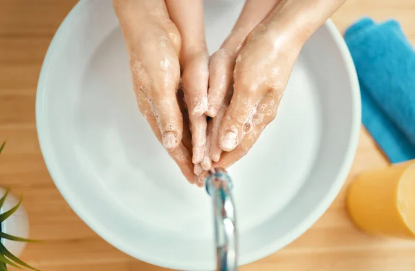 Kind Volwassene Wassen Hun Handen Bescherming Tegen Infecties Virussen Sluiten — Stockfoto