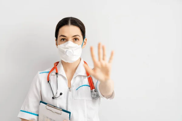 医生在验尸和流感爆发时戴着口罩 病毒和疾病防护 家庭隔离 Covid 2019 — 图库照片