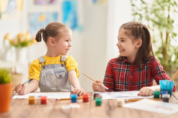 Happy Kids Painting Home Girls Being Creative Work Sitting Desk — Stock Photo, Image
